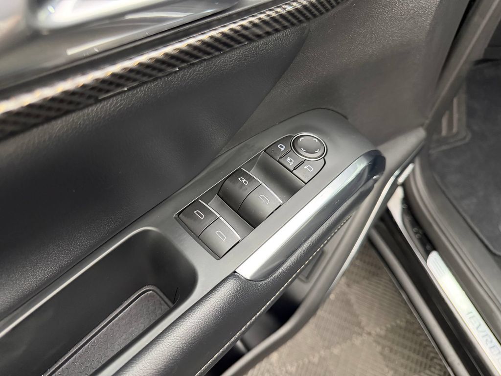 Used 2025 Chevrolet Traverse High Country FWD image 12