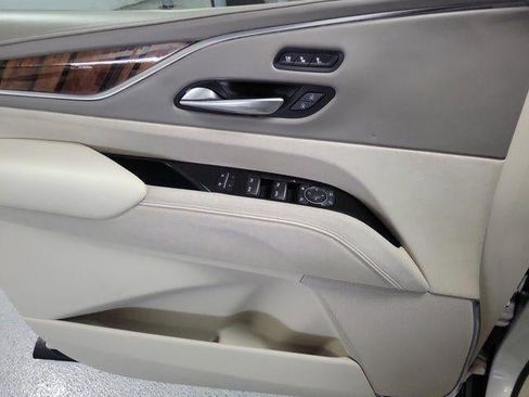Used 2021 Cadillac Escalade Premium Luxury Platinum RWD image 17