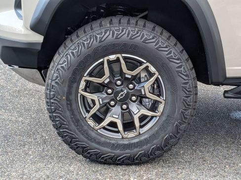 New 2026 Chevrolet Colorado ZR2 w/ Technology Package AWD/4WD image 11