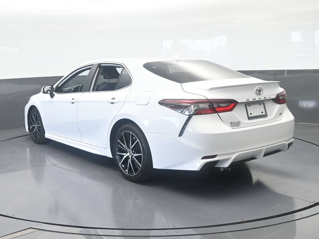 Used 2022 Toyota Camry SE w/ Convenience Package FWD image 4