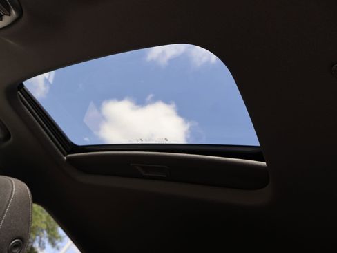 Used 2026 Chevrolet Trax RS w/ Sunroof Package FWD image 11