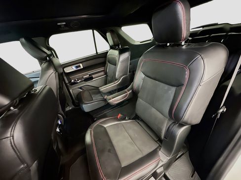 Used 2023 Ford Explorer ST-Line w/ Class IV Trailer Tow Package image 30