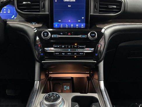 Used 2024 Ford Explorer Platinum w/ Technology Package image 23
