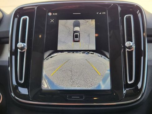 Certified 2025 Volvo XC40 B5 Plus AWD/4WD image 23