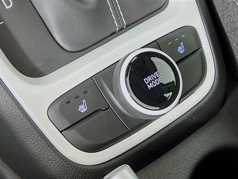 Certified 2025 Hyundai Venue Limited image 20