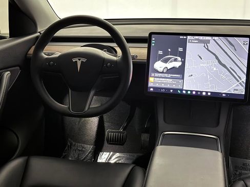 Used 2022 Tesla Model Y Long Range AWD/4WD image 29