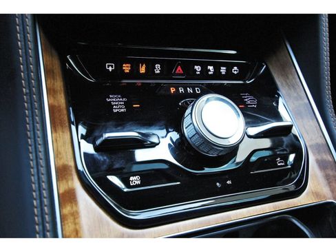 Used 2022 Jeep Grand Wagoneer Series III AWD/4WD image 26