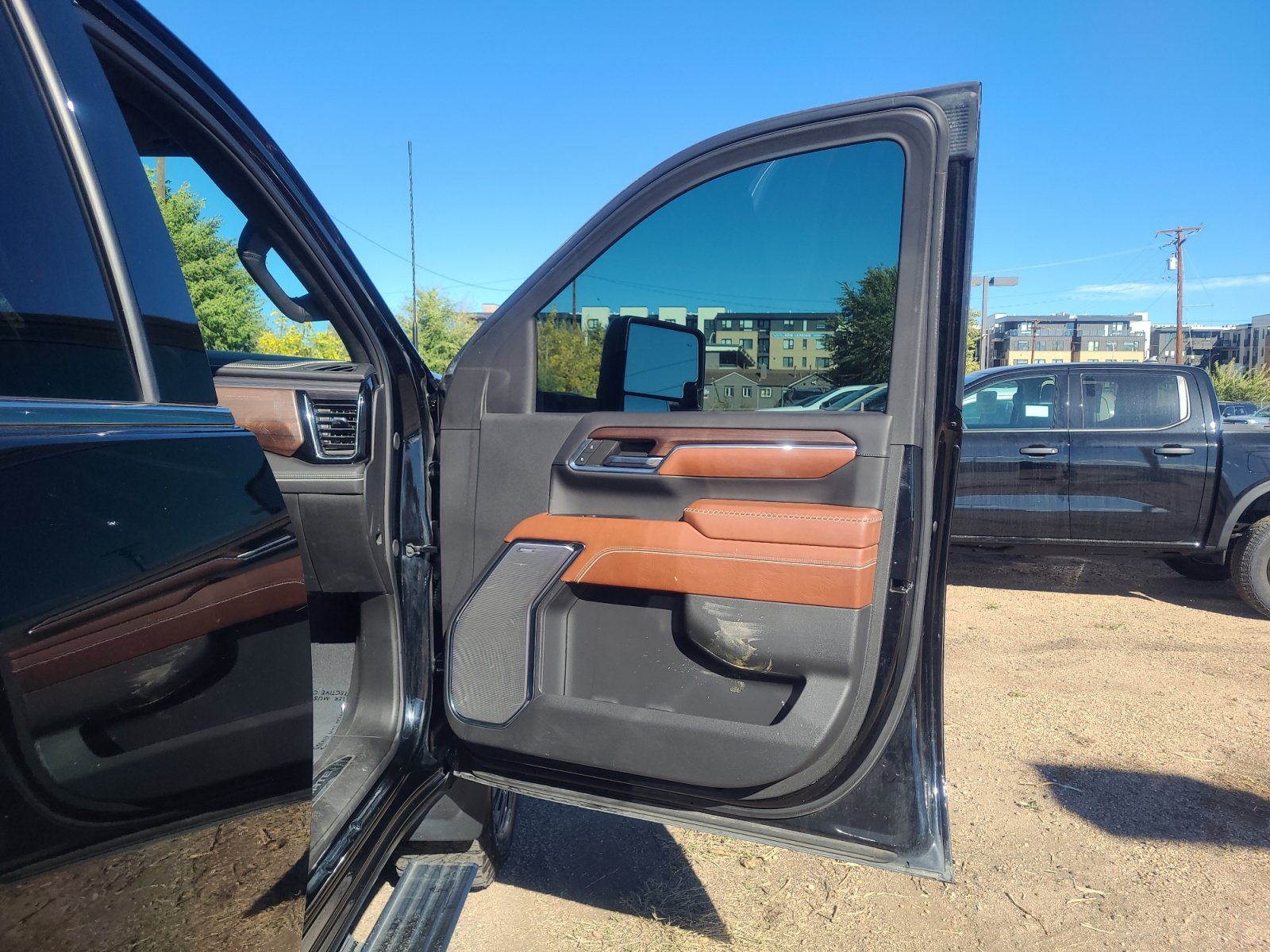 Used 2024 GMC Sierra 2500 Denali Ultimate w/ LPO, GMC Protection Package AWD/4WD image 16