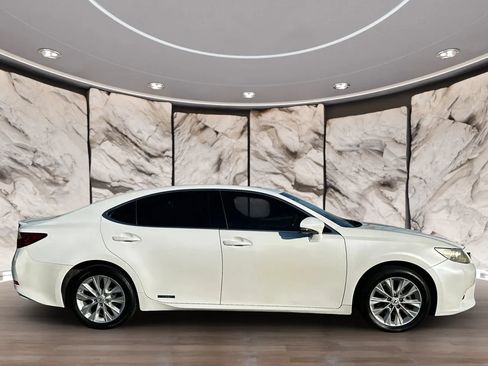 Used 2013 Lexus ES 300h w/ Luxury Pkg FWD image 7