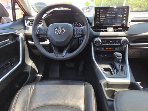 Used 2019 Toyota RAV4 XLE w/ Convenience Package FWD image 7