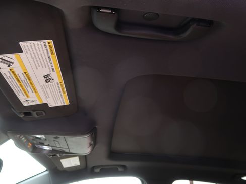 Used 2023 Chevrolet Equinox Premier image 17