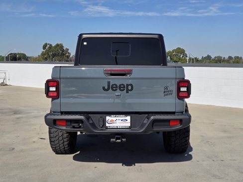 Used 2024 Jeep Gladiator Sport image 5