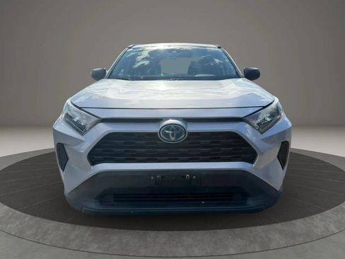 Used 2021 Toyota RAV4 LE AWD/4WD image 2
