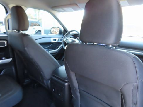 Certified 2024 Ford Explorer XLT image 33