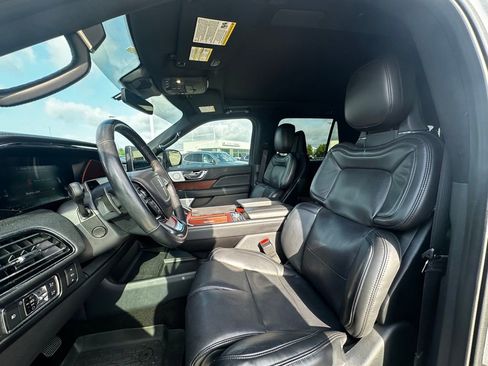 Used 2022 Lincoln Navigator L Reserve RWD image 9