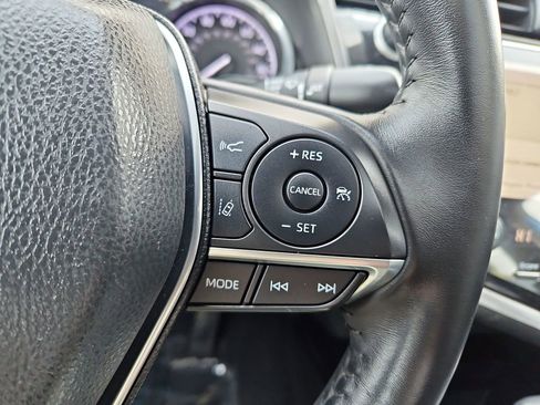 Used 2020 Toyota Camry XLE image 12