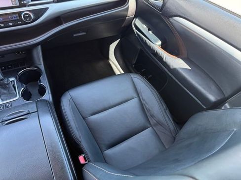 Used 2014 Toyota Highlander XLE image 27