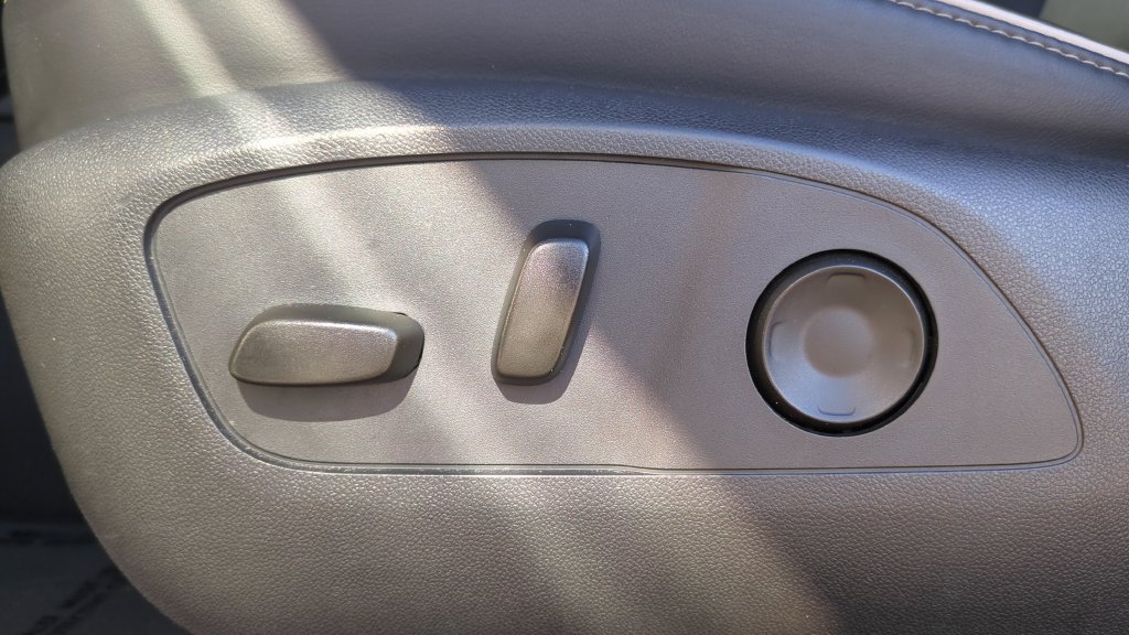 Used 2025 Buick Enclave Preferred FWD image 16