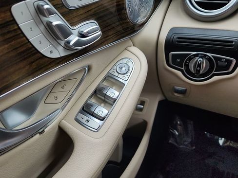 Used 2016 Mercedes-Benz GLC 300 4MATIC image 36