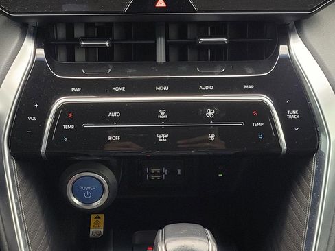 Used 2021 Toyota Venza XLE image 19