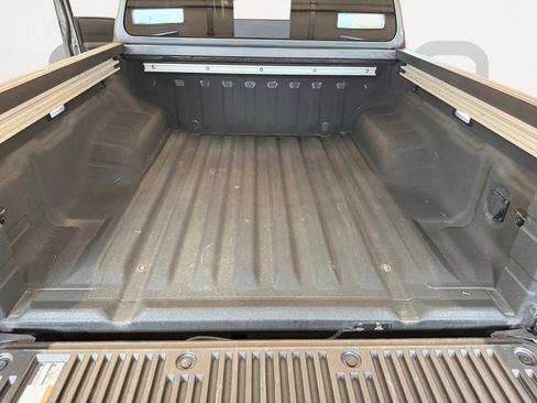 Used 2024 Nissan Frontier SL w/ Technology Package RWD image 13