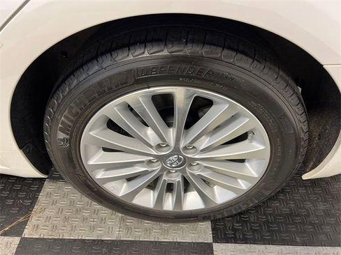 Used 2015 Toyota Avalon XLE Touring image 15