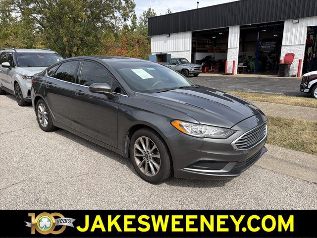 Used 2017 Ford Fusion SE w/ Fusion SE Technology Package FWD image 1