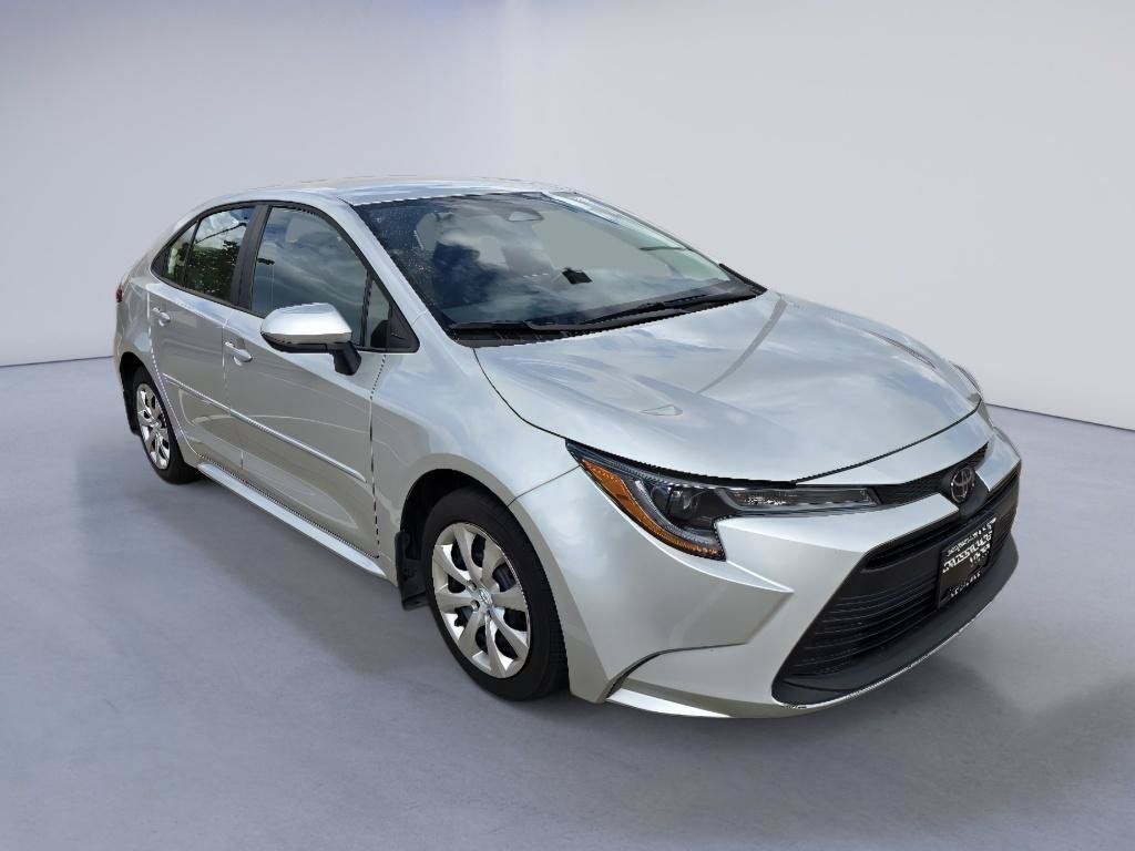 Used 2025 Toyota Corolla LE FWD image 8