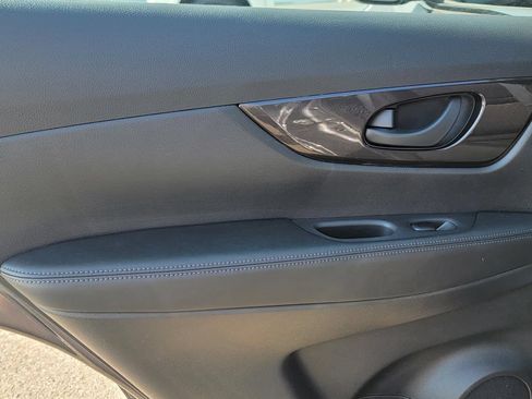 Used 2019 Nissan Rogue S AWD/4WD image 14