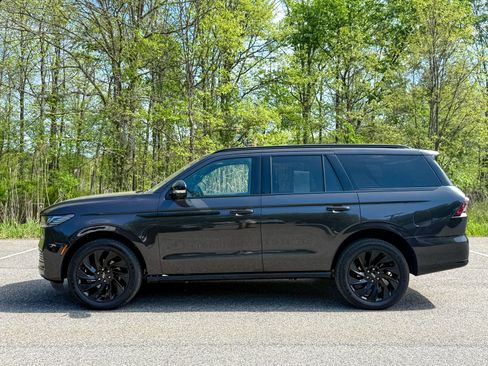 Used 2025 Lincoln Navigator Reserve w/ Jet Appearance Package AWD/4WD image 8
