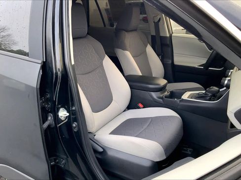 Used 2024 Toyota RAV4 XLE w/ Convenience Package image 9