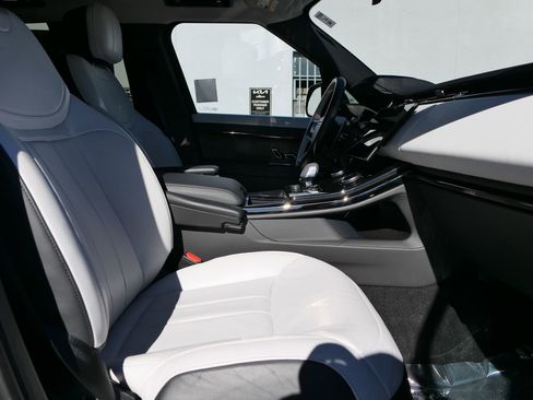 Used 2023 Land Rover Range Rover Sport SE Dynamic image 26