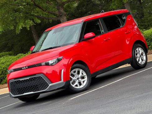 Used 2024 Kia Soul LX w/ Option Group 015 FWD image 1