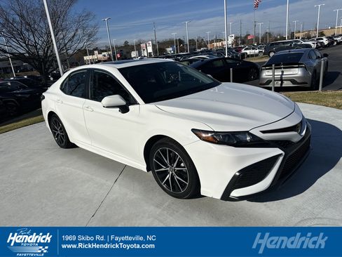 Certified 2024 Toyota Camry SE image 1