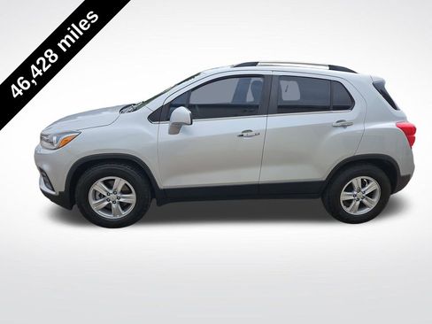 Used 2018 Chevrolet Trax LT w/ LT Convenience Package FWD image 2
