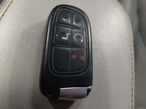 Used 2019 Jeep Cherokee Limited image 32