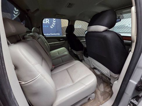 Used 2011 Chevrolet Avalanche LTZ RWD image 26