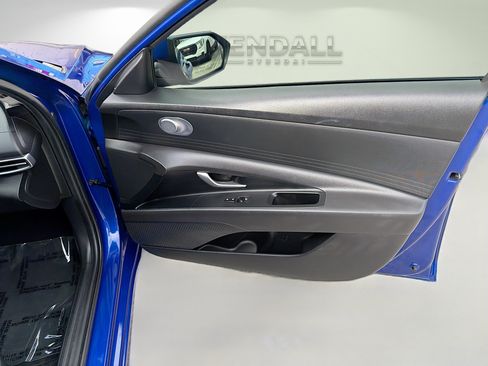 Used 2024 Hyundai Elantra SE FWD image 30