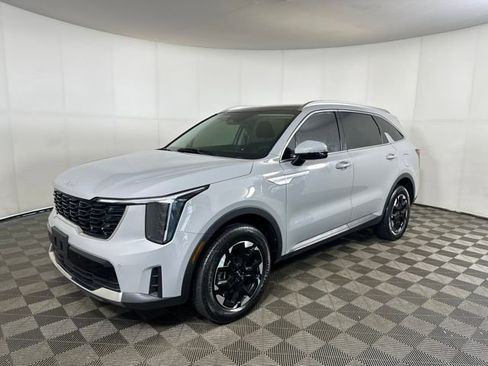 Used 2024 Kia Sorento S w/ Panoramic Sunroof Package image 7