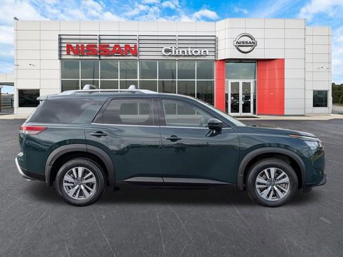 Certified 2023 Nissan Pathfinder SL image 2