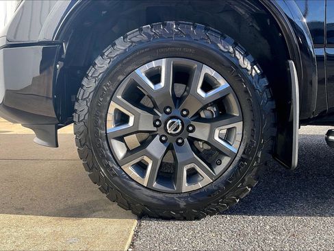 Used 2022 Nissan Titan Platinum Reserve w/ Moonroof Package image 11