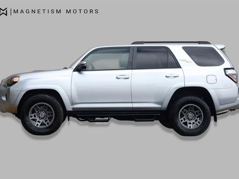 Used 2019 Toyota 4Runner TRD Off-Road Premium AWD/4WD image 3