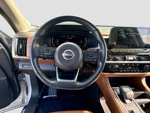 Used 2023 Nissan Pathfinder Platinum w/ Cargo Package AWD/4WD image 11