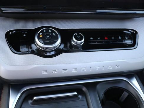 Used 2025 Ford Expedition Active AWD/4WD image 23