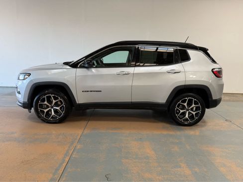 Used 2025 Jeep Compass Limited AWD/4WD image 2