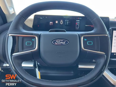 New 2025 Ford Expedition Platinum w/ Driver's Package image 19