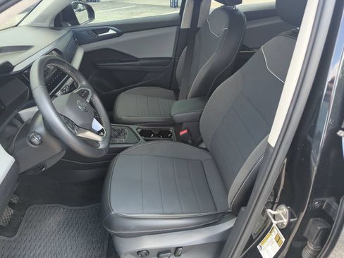 Used 2023 Volkswagen Taos SE w/ Panoramic Sunroof Package FWD image 12