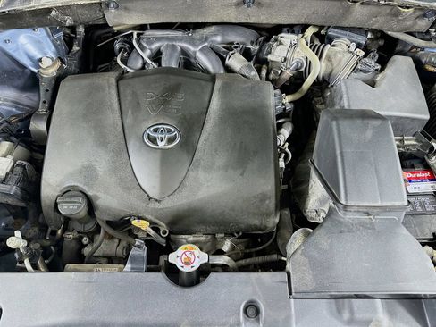 Used 2019 Toyota Highlander XLE AWD/4WD image 13