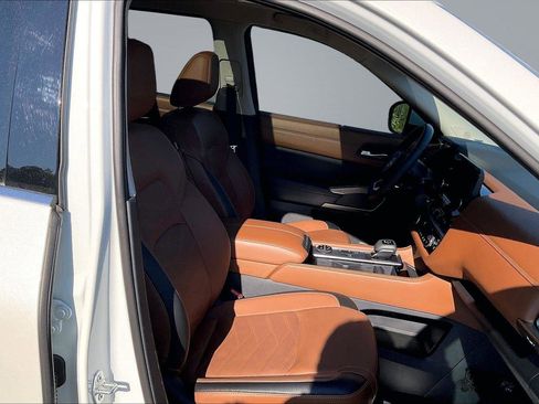 Certified 2024 Nissan Pathfinder Platinum AWD/4WD image 7