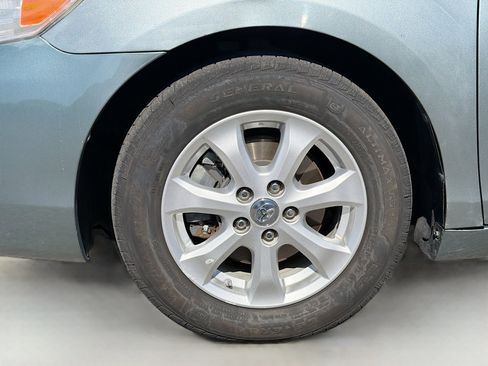 Used 2010 Toyota Camry LE image 35